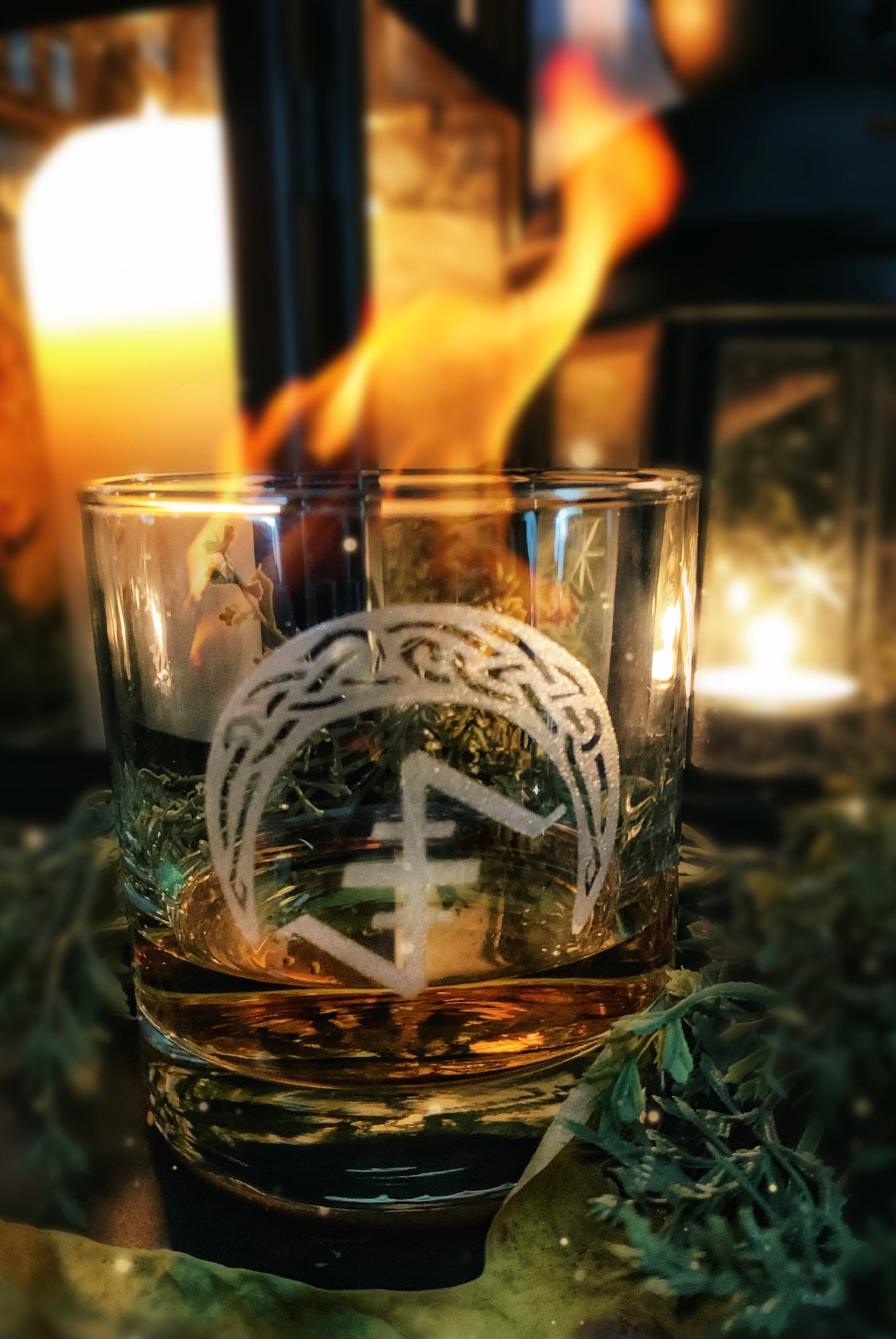 Heksedans™ Etched Whiskey Glass