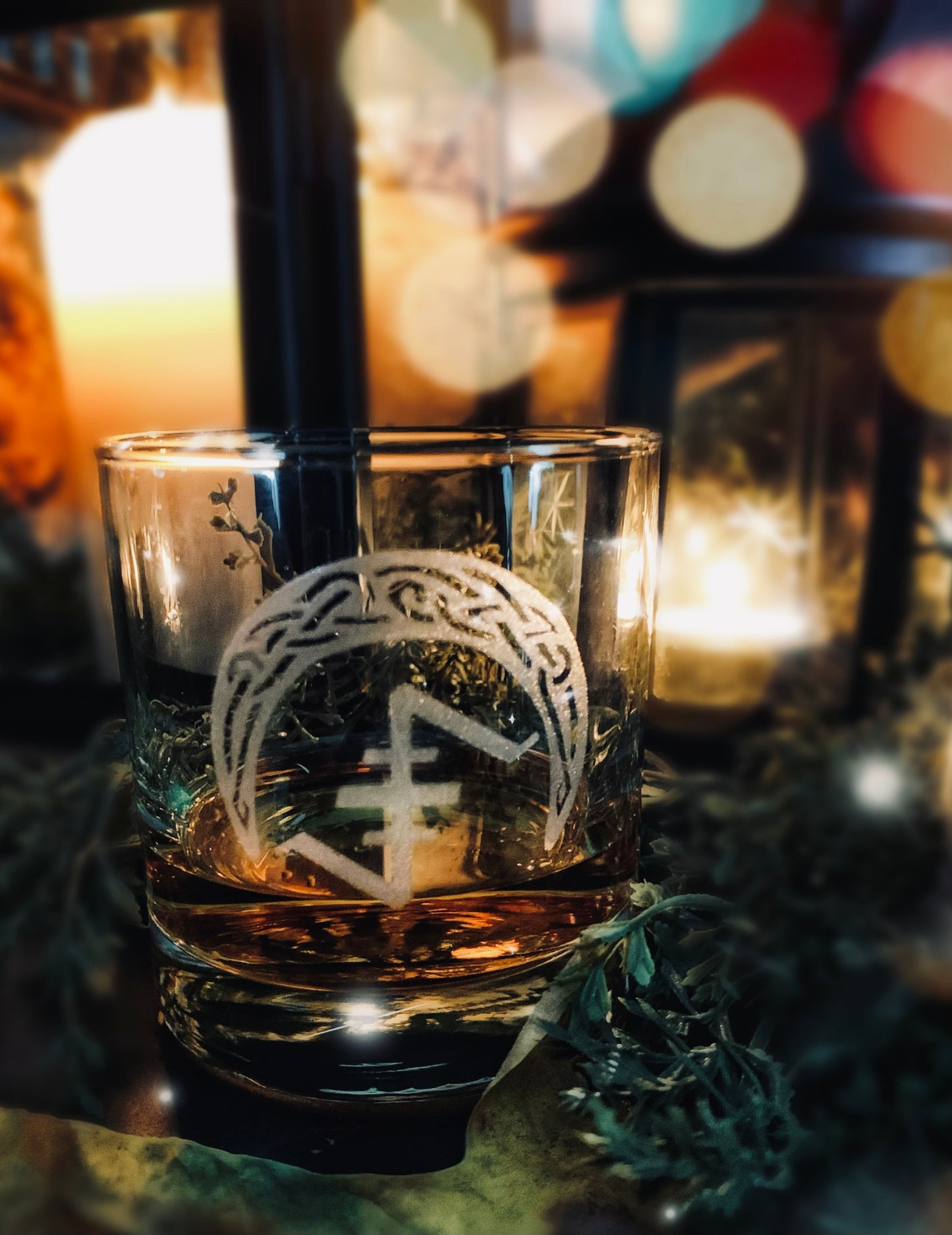 Heksedans™ Etched Whiskey Glass