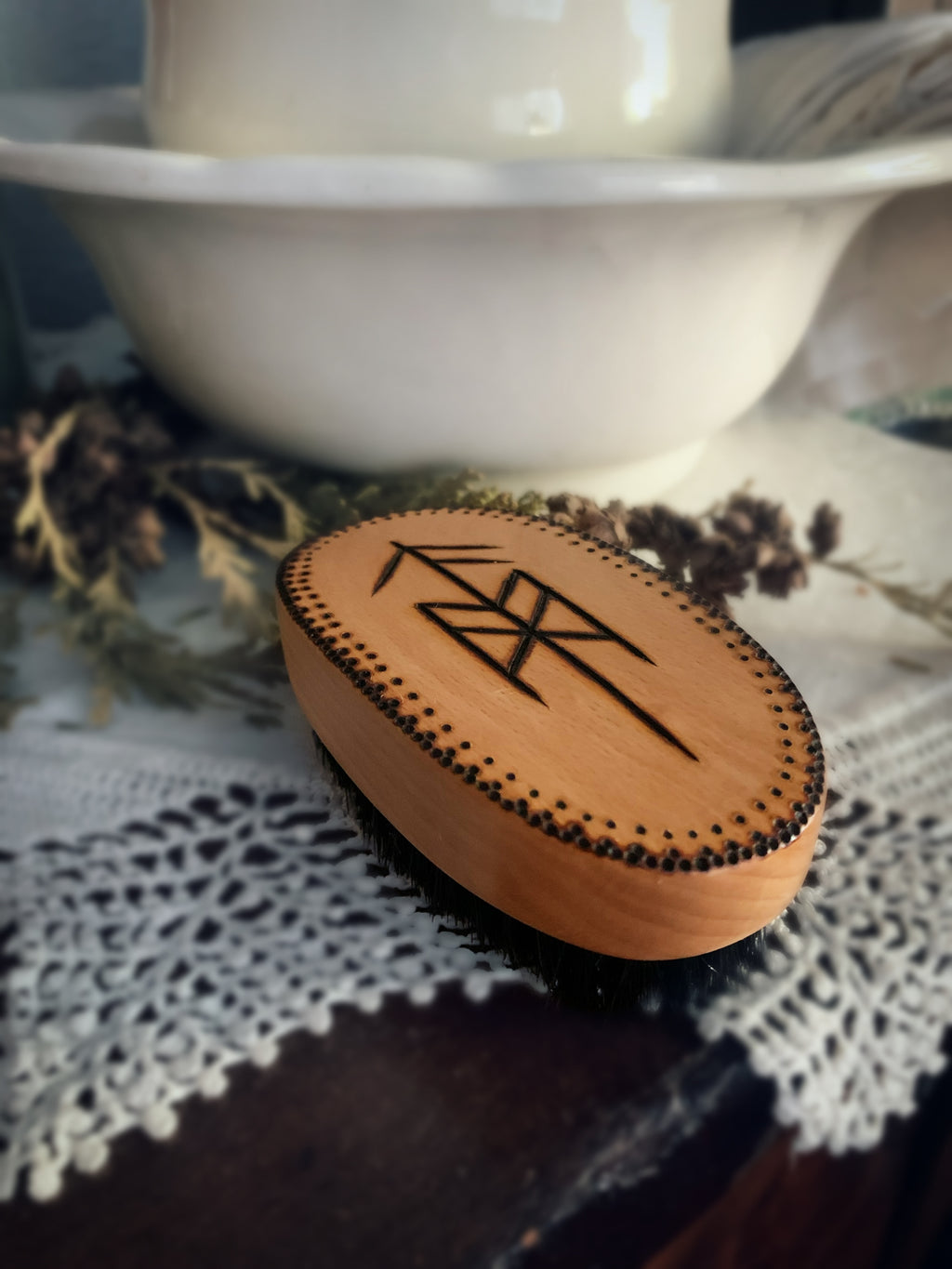 Bindrune Beard Brush