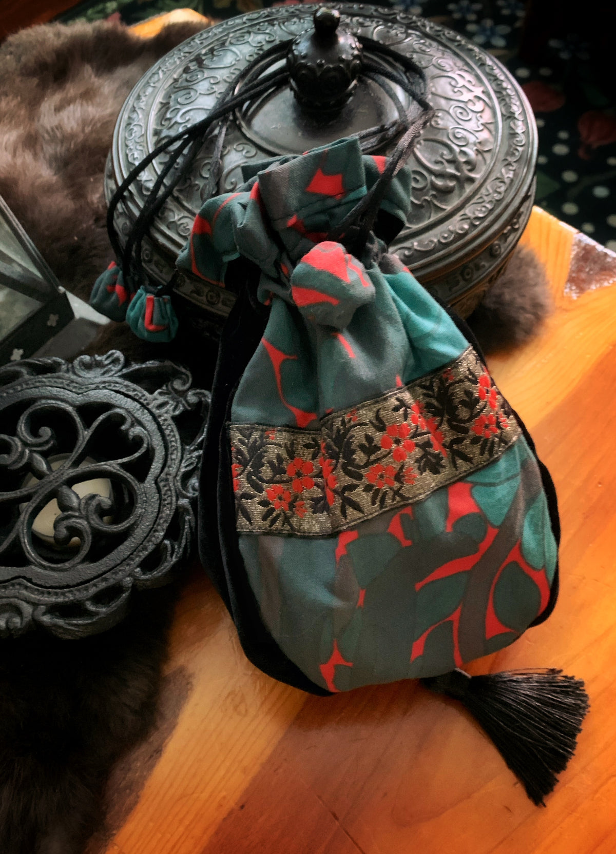 Renaissance Drawstring Pouch - WM Print & Velvet