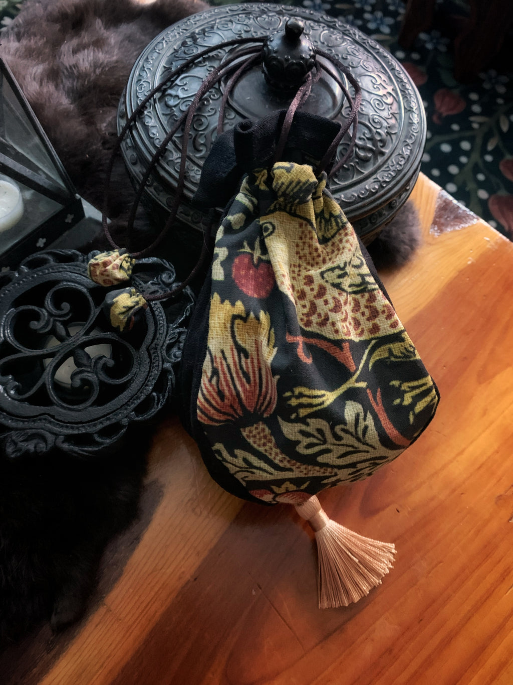 Renaissance Drawstring Pouch - WM Bird Berry Print