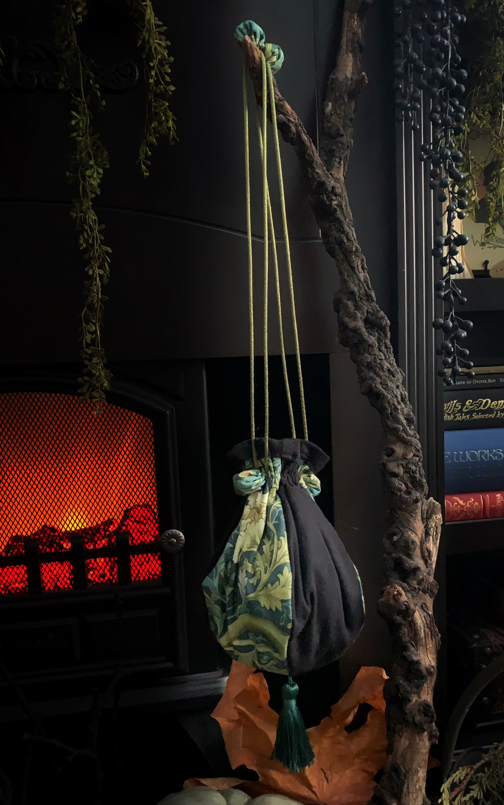 Renaissance Drawstring Pouch - WM Acanthus Print