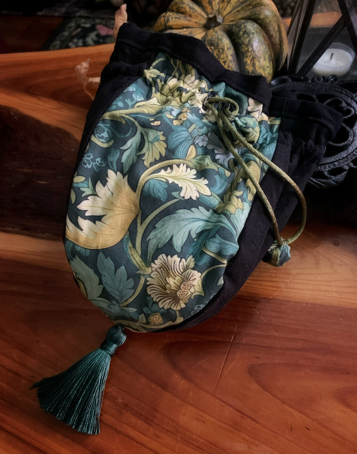 Renaissance Drawstring Pouch - WM Acanthus Print