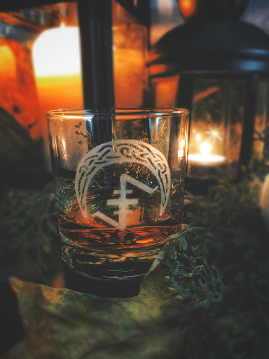 Heksedans™ Etched Whiskey Glass