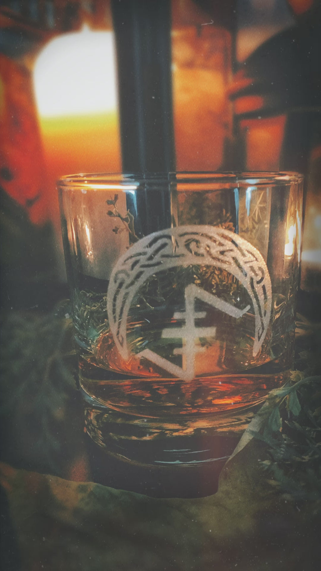 Heksedans™ Etched Whiskey Glass